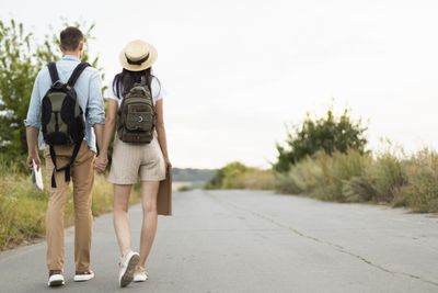 Traveling Jalan Kaki Banyak Manfaatnya: Sehat, Bahagia, Dan Isi Dompet Tetap Selamat
