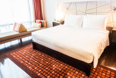 Alasan Mengapa Banyak Hotel Tak Dilengkapi Guling untuk Disediakan di Kamar Hotel