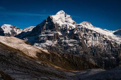 Bau dan Penuh Kotoran Manusia, Pengelola Gunung Everest akan Bekali Pendaki Kantong Khusus untuk BAB