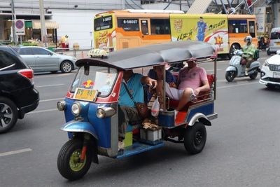 Tips Aman Menggunakan Tuk-tuk, Transportasi Tradisional Thailand yang Kerap Melaju dengan kecepatan Tinggi