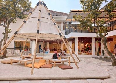 Seru dan Berbeda, Berikut 4 Rekomendasi Cafe Unik di Bandung untuk Pengalaman Kuliner Kamu yang Luar Biasa!
