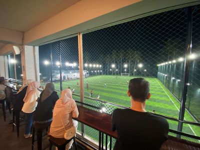 Nongkrong Santai Sambil Nonton Sepak Bola di R57 Coffee Mini Soccer yang Lagi Viral di Parepare