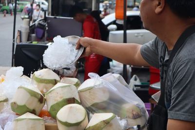 Ternyata Ini Alasan Kelapa Muda Thailand Lebih Enak Ketimbang dari Negara Lain