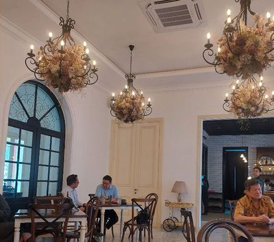 ONNI Garden House, Rekomendasi Kafe Instagramable dan Klasik di Lebak Bulus