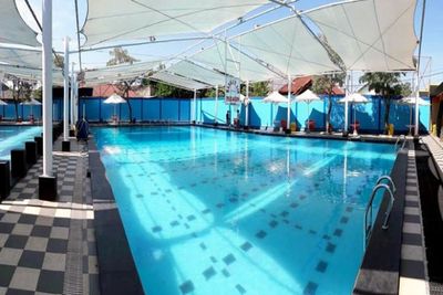 6 Rekomendasi Wisata Kolam Renang di Depok yang Menyenangkan