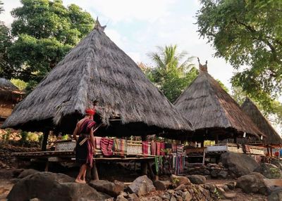 Menikmati Indahnya Kampung Adat Takpala di NTT, Punya Rumah Unik yang Dibuka Setahun Sekali