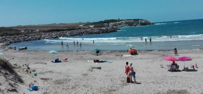 Pantai di Italia Ini Bebaskan Pengunjung Menikah Tanpa Busana untuk Kaum Naturis