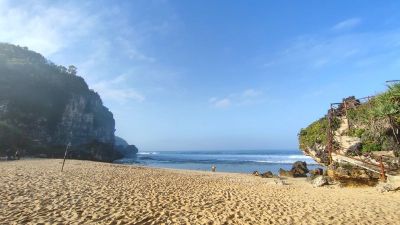Pesona Pantai Ngrumput, Hidden Gem di Gunungkidul!