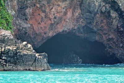 Suka Liburan Ekstrem? Kunjungi 4 Gua Tersembunyi di Banten