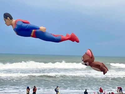 Melihat Layang-layang Raksasa Menghiasi Pantai Ketawang Purworejo