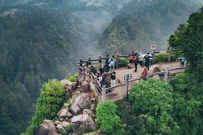 Harga Tiket Masuk Tebing Keraton Bandung Pesona Sunrise Spektakuler di Atas Awan
