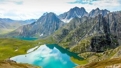Mengintip Pesona Kashmir, Surga Tersembunyi di Himalaya