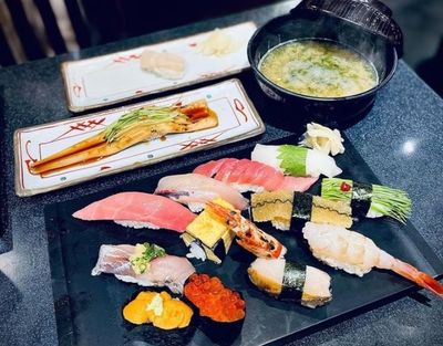Jelajahi Jepang Lewat 5 Tempat Makan Ikonik yang Tak Boleh Dilewatkan
