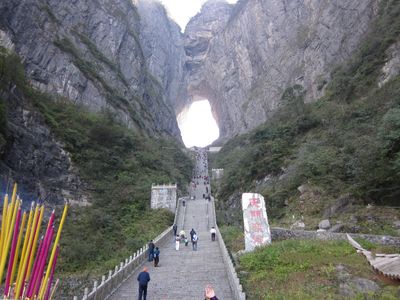 Menakjubkannya Gunung Tianmen, Gerbang Menuju Surga di China