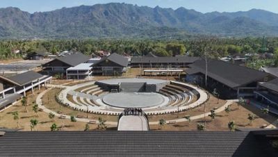 Suasana Kampung Seni Borobudur yang Mulai Berfungsi Sebagai Tempat Pedagang dan Area Parkir Wisata