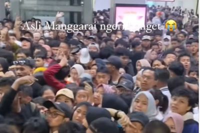 Horor, Penumpang Membludak di Stasiun Manggarai Hari Ini: KAI Buka Suara!