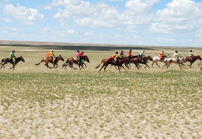 Festival Naadam dalam Merayakan Identitas Mongolia