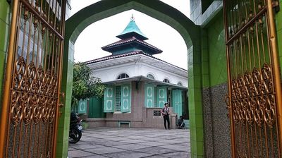 Mengenal Masjid Menara Layur: Peninggalan Islam di Kota Semarang dengan Menara Unik