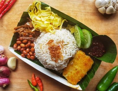 2 Rekomendasi Tempat Makan Nasi Lemak Terenak di Jakarta