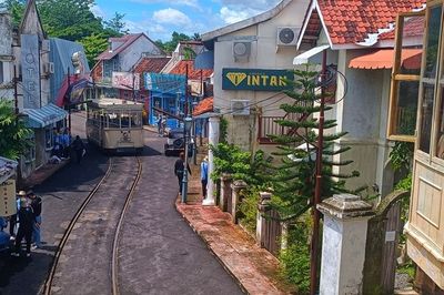 Mengintip Keunikan Trem Vintage di Studio Alam Gamplong: Perjalanan ke Batavia Tempo Dulu