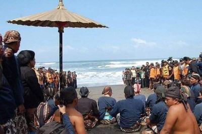 Pengemasan Sedekah Laut di Pantai Parangkusumo sebagai Atraksi Daya Tarik Wisatawan