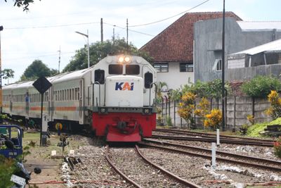 Kereta Api Daop 9 Jember Tetap Normal Meski Gunung Raung Erupsi