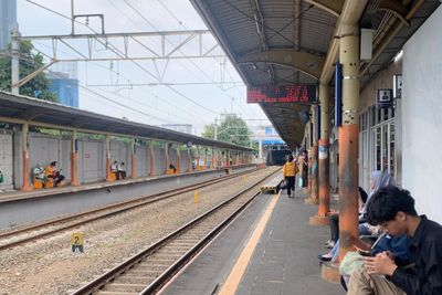 Belum Langsung Ditutup, Stasiun Karet Jakarta Masih Beroperasi Layani Penumpang Kereta
