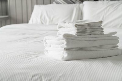 Menarik: Mengapa Seprai Hotel Selalu Putih? Ini Jawabannya!