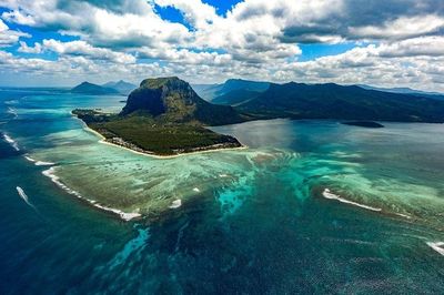 Air Terjun Bawah Laut di Mauritius, Keajaiban Ilusi Optik yang Bikin Takjub