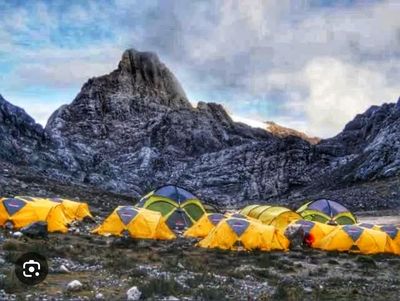 Mengenal Yellow Valley, Lokasi di Puncak Carstensz yang Bikin Pendaki Kewalahan