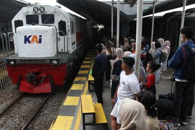 Arus Mudik Lebaran 2025, Tiket di Stasiun Pasar Senen dan Gambir Ludes Terjual