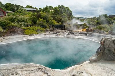 Onsen Jepang Terancam Kekeringan: Lonjakan Wisatawan Sebabkan Krisis Air