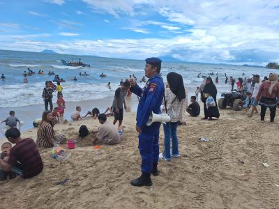 Musim Libur Lebaran 2025, Puluhan Ribu Wisatawan Kunjungi Sejumlah Pantai yang ada di Banten