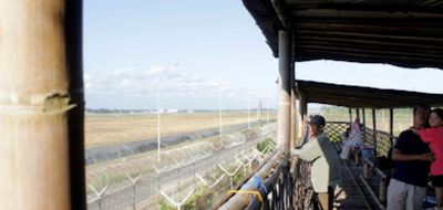 Wisata Dirgantara di Spot Gardu Pandang Yogyakarta International Airport