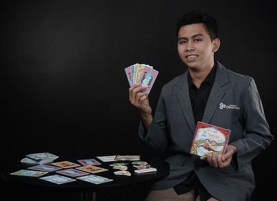 Kreatif! Mahasiswa DKV Stikom Surabaya Bikin Card Game biar Anak Belajar Tajwid dengan Seru