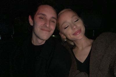 Ariana Grande Dikabarkan Akan Cerai dengan Dalton Gomez