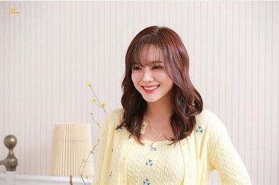 Rilis Teaser, Penyanyi Sekaligus Aktris Kim Se-jeong Resmi Keluarkan Full Album Pertama Berjudul Door