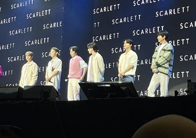 Gelar Fanmeet di Jakarta, EXO Jajal Permainan Masukan Pensil ke Botol ala Lomba 17 Agustusan