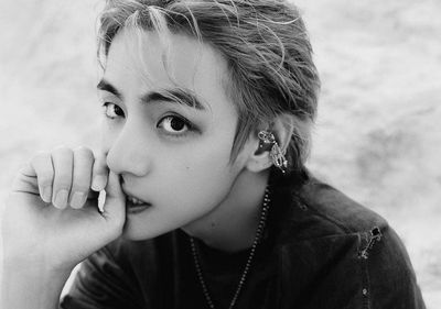 Layover V BTS Pecahkan Rekor Penjualan Album Tertinggi oleh Artis Solo di Hari Pertama Penjualannya