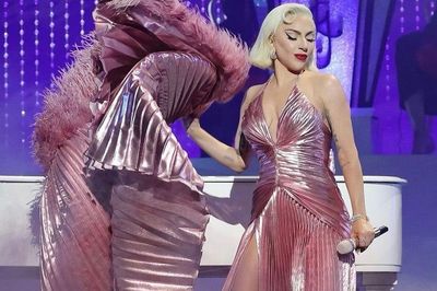 Lady Gaga Dedikasikan Penampilan Born This Way Untuk Korban Penembakan di Las Vegas Tahun 2017