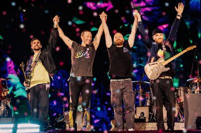 Coldplay Tuntut Manajer Dave Holmes 17 Juta Dolar AS Buntut Polemik Kontrak dan Utang