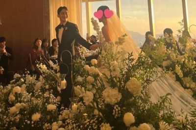 Momen Resepsi Pernikahan Chen EXO, Dihadiri Seluruh Member hingga Mainkan Lagu Don t Go Picu Kontroversi