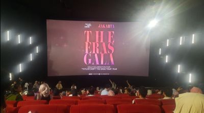 Dear Taylor Swift, Nobar Premiere The Eras Tour di Jakarta Bikin Bioskop Serasa Tempat Konser