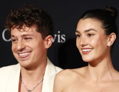 Pamer Foto di Pelaminan, Charlie Puth dan Brooke Sansone Menikah?