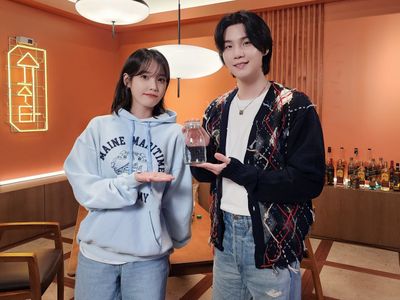 IU Bocorkan Rencana Rilis Mini Album dan Tur Dunia di Time to Drink with Suga