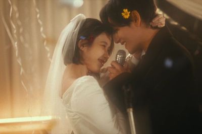 Foto Pernikahan IU dan V BTS di MV Love Wins All Jadi Perbincangan, Netizen: Lee Jong Suk Gak Cemburu?