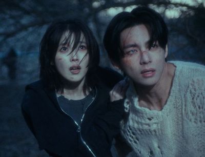 Telisik Jalan Cerita MV IU Love Wins All yang Dibintangi V BTS: Kisah Cinta Pasca-Apokaliptik