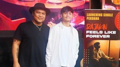 Posan Tobing Produseri Penyanyi Rajakin dengan Single Perdana Feels Like Forever