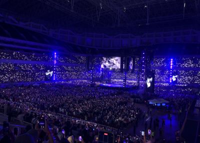 Pecah! Penampilan Ed Sheeran di JIS Buat Penonton Kompak Hidupkan Flash