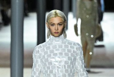 Debut Jadi Model, Felix Stray Kids Tampil Memukau di Paris Fashion Week
